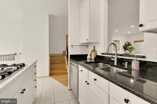 4024 Heatherstone Ct, Fairfax, VA 22030 - Photo 19