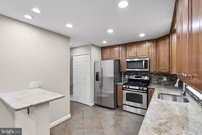 14894 Lambeth Square, Centreville, VA 20120 - Photo 9
