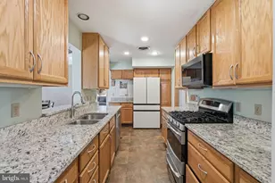 6817 Valley Brook Dr, Falls Church, VA 22042 - Photo 9