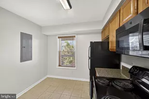 3179 Summit Square Dr, Oakton, VA 22124 - Photo 17