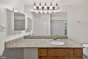 3179 Summit Square Dr, Oakton, VA 22124 - Photo 39