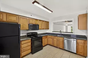 3179 Summit Square Dr, Oakton, VA 22124 - Photo 15