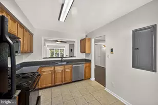 3179 Summit Square Dr, Oakton, VA 22124 - Photo 13