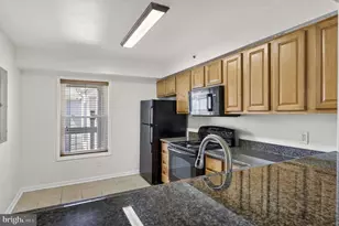 3179 Summit Square Dr, Oakton, VA 22124 - Photo 17