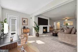 3179 Summit Square Dr, Oakton, VA 22124 - Photo 23