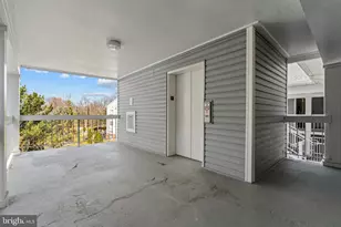 3179 Summit Square Dr, Oakton, VA 22124 - Photo 9
