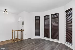 14647 Seasons Dr, Centreville, VA 20120 - Photo 3