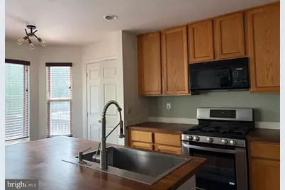 14647 Seasons Drive, Centreville, VA 20120 - Photo 7