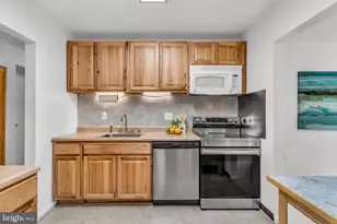 9702 Kingsbridge Dr, Fairfax, VA 22031 - Photo 5