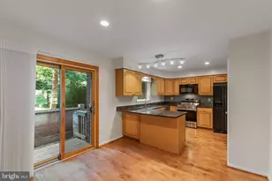 6860 Williamsburg Pond Ct, Falls Church, VA 22043 - Photo 11