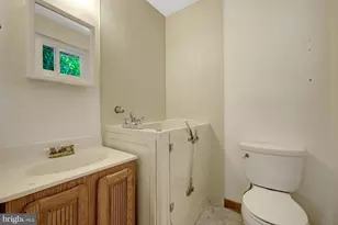8803 Kenilworth Dr, Springfield, VA 22151 - Photo 19
