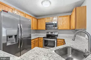 11705 Summerchase Cir, Reston, VA 20194 - Photo 7