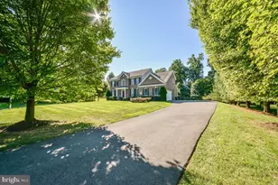 855 Charwhit Ct, Great Falls, VA 22066 - Photo 3