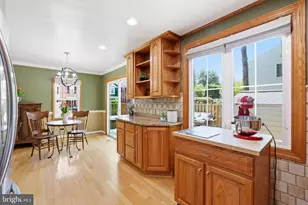 5433 Lighthouse Ln, Burke, VA 22015 - Photo 5