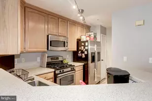 12852 Fair Briar Ln, Fairfax, VA 22033 - Photo 11