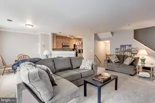 12852 Fair Briar Ln, Fairfax, VA 22033 - Photo 5