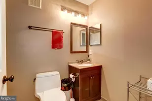 12852 Fair Briar Ln, Fairfax, VA 22033 - Photo 19