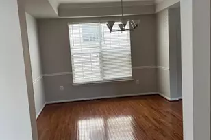 7689 Graysons Mill Ln, Lorton, VA 22079 - Photo 5
