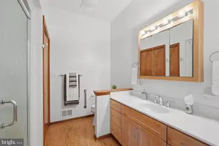 8900 Camfield Dr, Alexandria, VA 22308 - Photo 29
