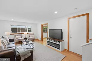 8900 Camfield Dr, Alexandria, VA 22308 - Photo 35