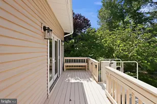8900 Camfield Dr, Alexandria, VA 22308 - Photo 43