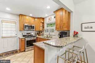 7813 Yorktown Dr, Alexandria, VA 22308 - Photo 9