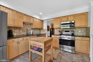 4239 Sleepy Lake Dr, Fairfax, VA 22033 - Photo 3