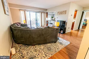 10208 Bushman Dr, Oakton, VA 22124 - Photo 5
