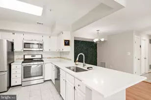 12237 Fairfield House Dr, Fairfax, VA 22033 - Photo 5