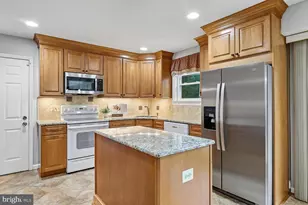 9200 Wyeth Ln, Burke, VA 22015 - Photo 17
