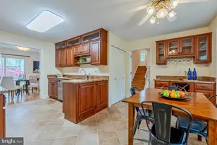 8717 Higdon Dr, Vienna, VA 22182 - Photo 13