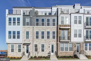 14596 Lakestone Dr, Chantilly, VA 20151 - Photo 1