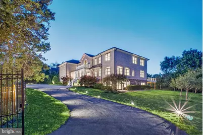 7112 Georgetown Pike, McLean, VA 22101 - Photo 1