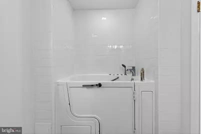 8705 Queen Elizabeth Boulevard, Annandale, VA 22003 - Photo 29