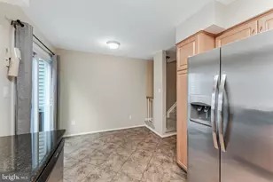 8475 Canyon Oak Dr, Springfield, VA 22153 - Photo 9