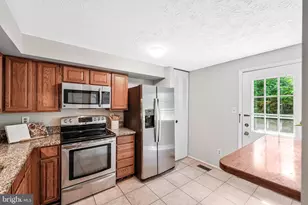 2038 Brooks Square Pl, Falls Church, VA 22043 - Photo 7