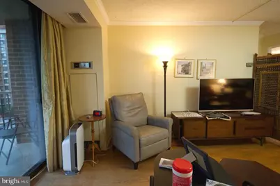 1800 Old Meadow Rd #818, McLean, VA 22102 - Photo 5