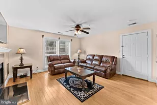 3175 Summit Square Dr, Oakton, VA 22124 - Photo 5