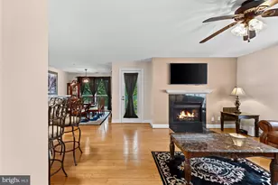 3175 Summit Square Dr, Oakton, VA 22124 - Photo 3