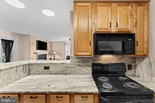 3175 Summit Square Dr, Oakton, VA 22124 - Photo 17