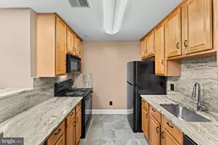 3175 Summit Square Dr, Oakton, VA 22124 - Photo 15