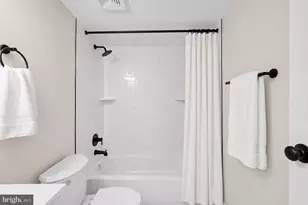 9713 Kings Crown Ct, Fairfax, VA 22031 - Photo 15