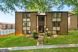 9713 Kings Crown Ct, Fairfax, VA 22031 - Photo 1