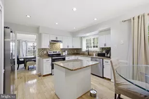 8664 Pohick Forest Ct, Springfield, VA 22153 - Photo 9