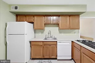12014 Sugarland Valley Dr, Herndon, VA 20170 - Photo 17