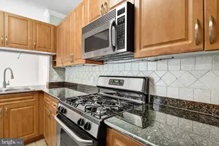 12120 Garden Ridge Ln, Fairfax, VA 22030 - Photo 17