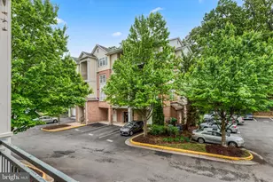 12120 Garden Ridge Ln, Fairfax, VA 22030 - Photo 3