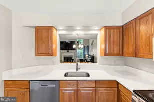 8309 Linden Oaks Ct, Lorton, VA 22079 - Photo 9