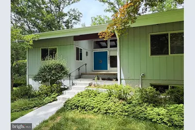 10611 Allenwood Lane, Great Falls, VA 22066 - Photo 3