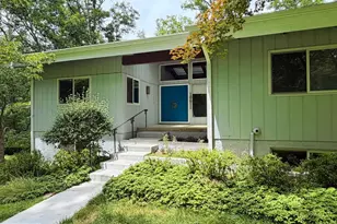 10611 Allenwood Ln, Great Falls, VA 22066 - Photo 3